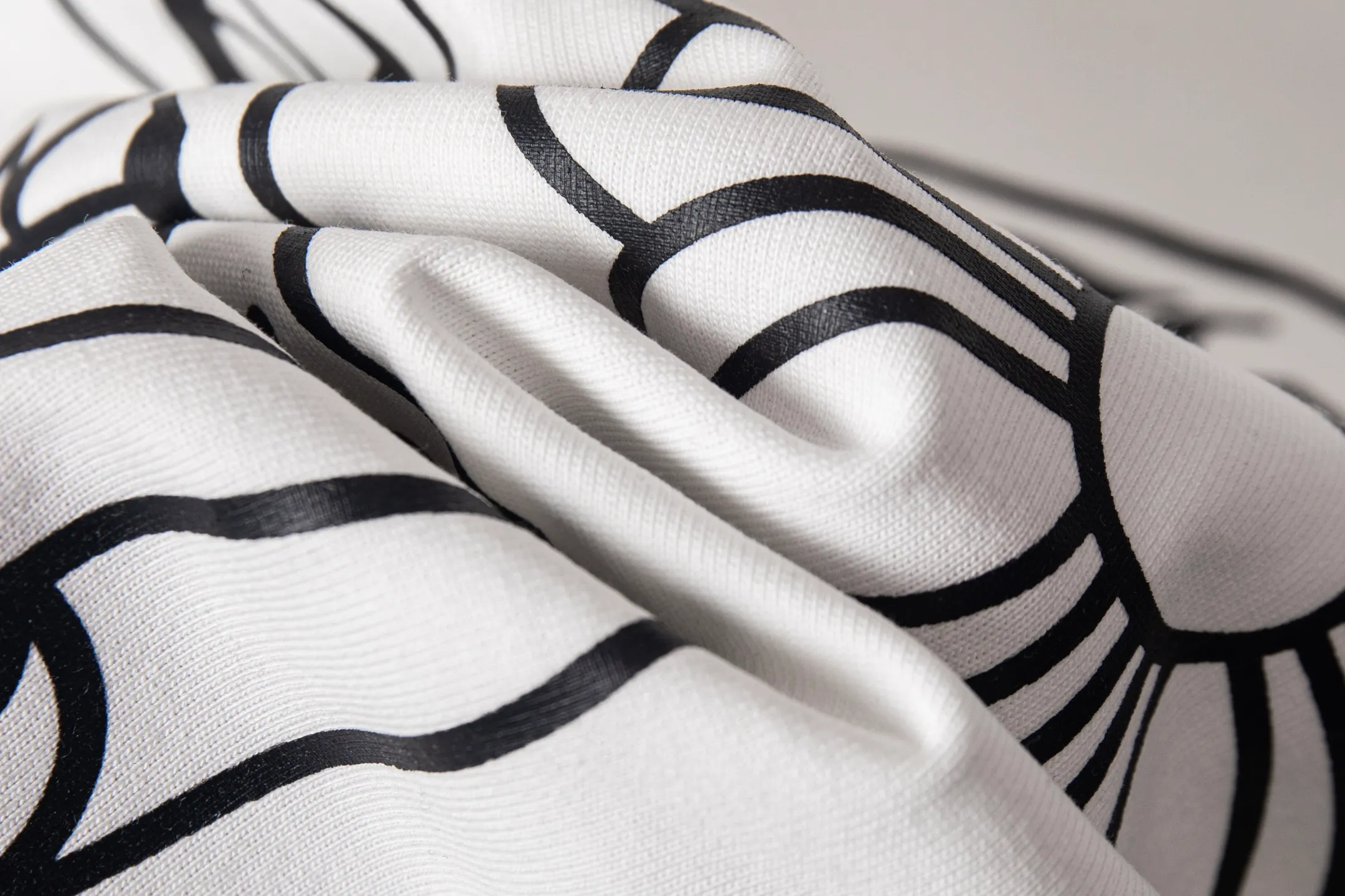 DZ 18 Classic 32 Hot Sale os Versatile 📦 📷 colour:Black White size:s m l xl
